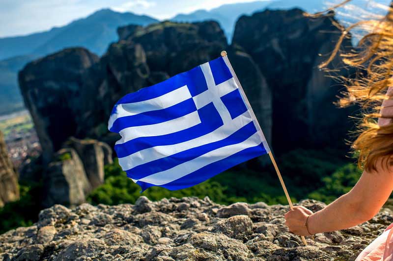 مهاجرت به یونان از طریق تمکن مالی مناسب چه کسانی است؟