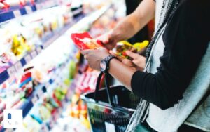 درآمد کم برای گذران زندگی