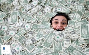 میزان درآمد در یونان چقدر است؟