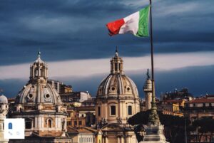 شرایط درخواست اقامت از طریق خرید ملک در ایتالیا کدام‌اند؟